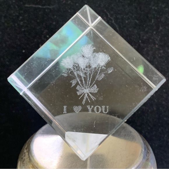 3D Laser Etched Rose Bouquet Clear Crystal Glass Cube Paperweight I LOVE YOU 1.5 - Picture 8 of 10